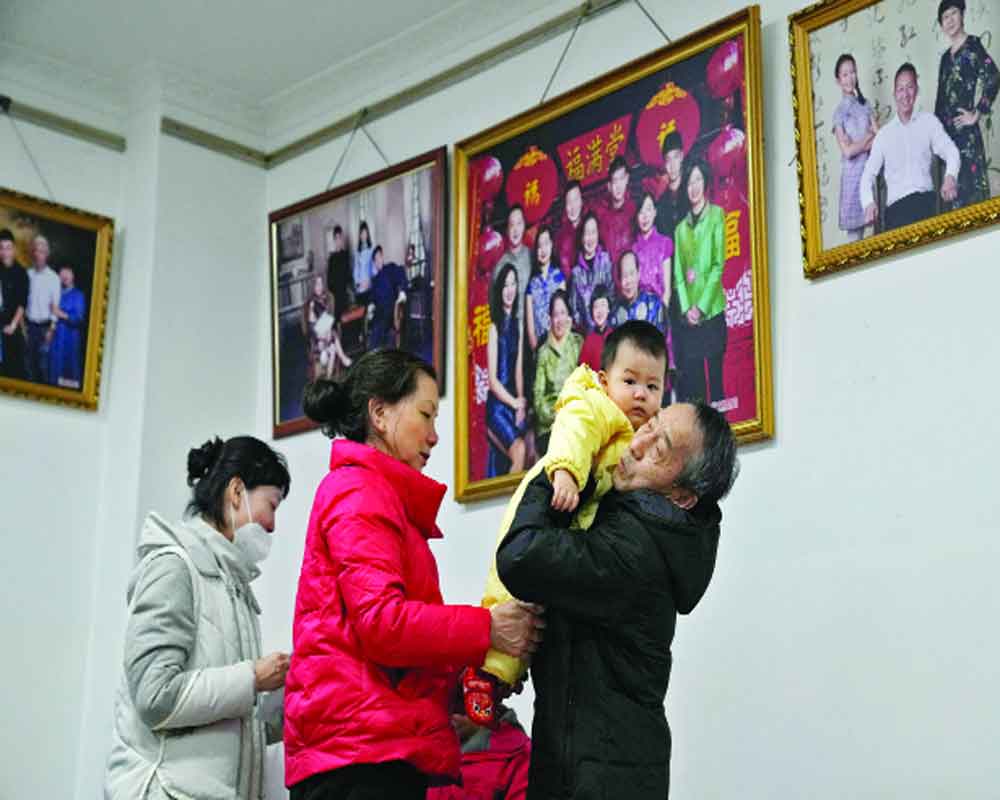 China Population Shrinks Sparks Economic Worry