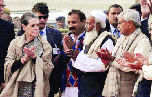 Sonia, Nitish slug it out at Kishanganj