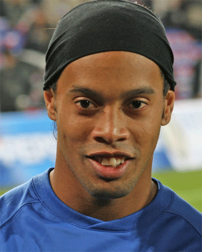 Ronaldinho signs 1-year extension with Atletico