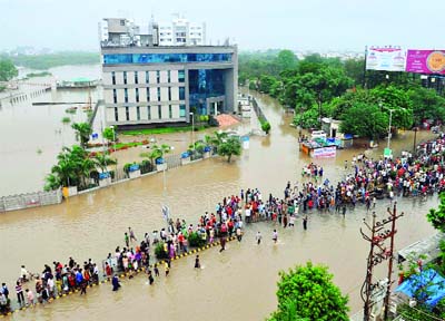 Over 3 lakh hit by flood in Vadodara