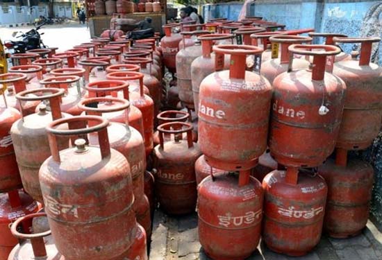 Non-subsidised lPG rate cut by Rs 5; ATF to cost more