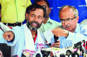 Bhushan, Yadav yet to get AAP's 'boot' order