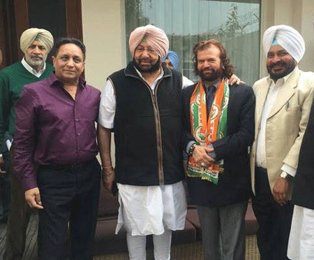 Sufi singer Hans Raj Hans joins Congress