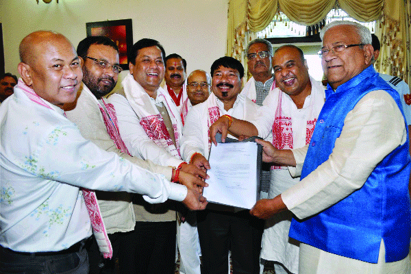 Assam Governor invites Sonowal to form Govt