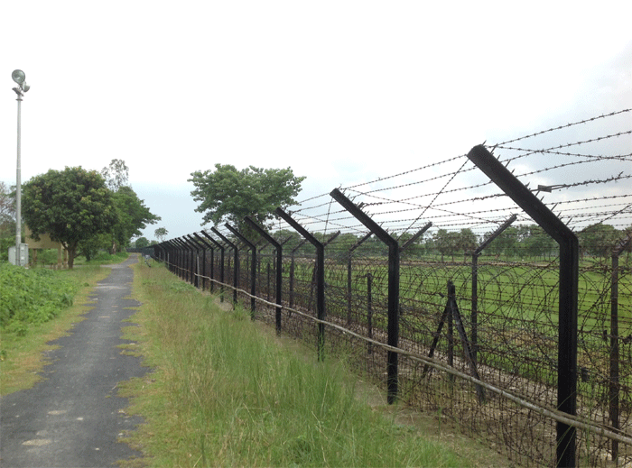 Bangladesh to erect barbed wire fence on border with India