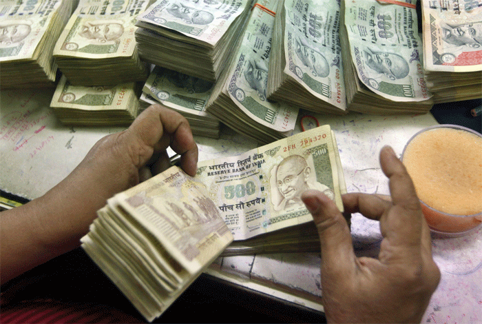 India's forex reserves rise to $370 bn