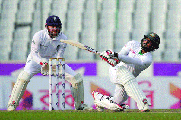 Bangla ahead in topsy-turvy Test