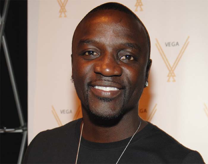 Full of wonderful people, Akon praises India