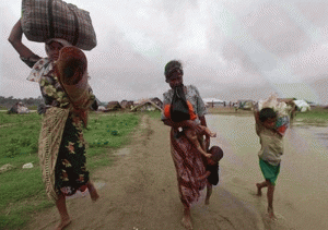 Cyclone Mora: India hands over relief materials to Bangladesh