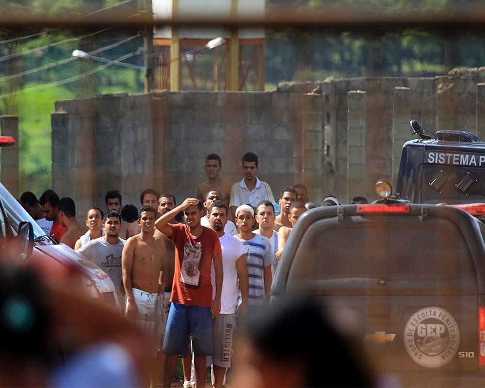 100 inmates escape from maximum-security prison in Brazil