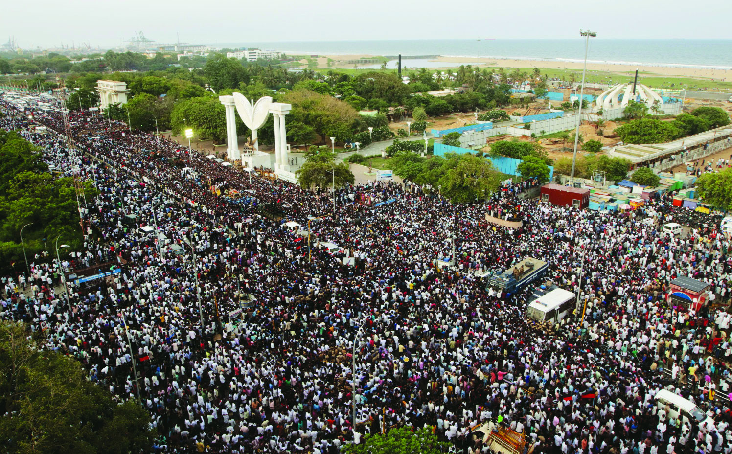 Kalaignar rests beside Guru at Marina