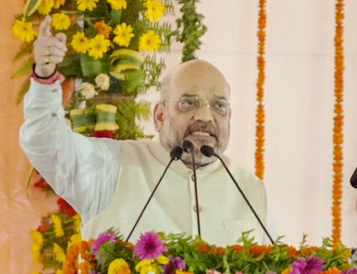 Amit Shah faces black-flag protest in Kolkata