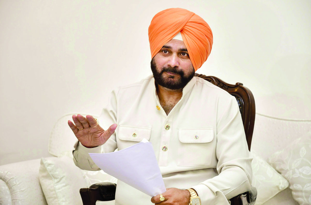 Sidhu defends hugging Pak Army chief; Imran hails, BJP raps Navjot