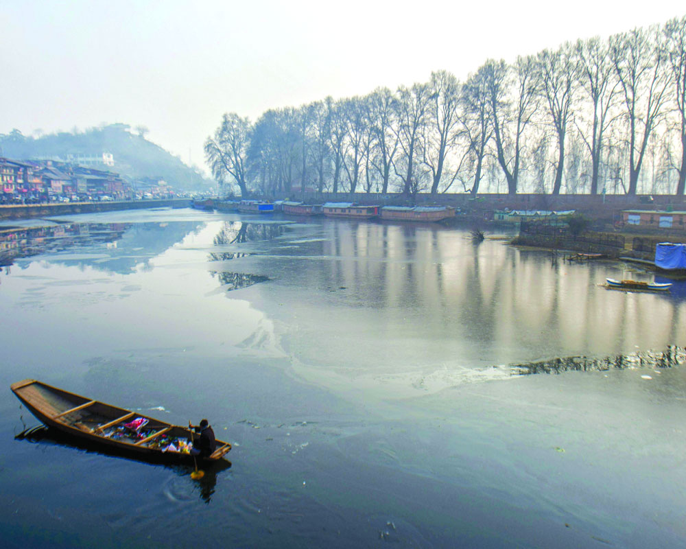 Cold wave sweeps north India, Delhi battles it at 3.4 C