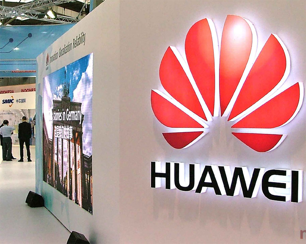 Huawei вакансии. Хуавей производство. Дочерние компании Хуавей. Телевизор Хуавей с логотипом. Huawei Siri.