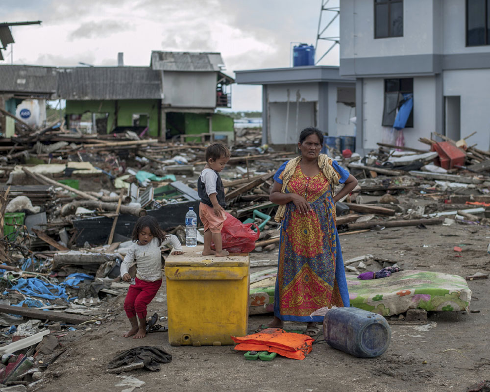 Indonesia searches for tsunami victims; death toll hits 373