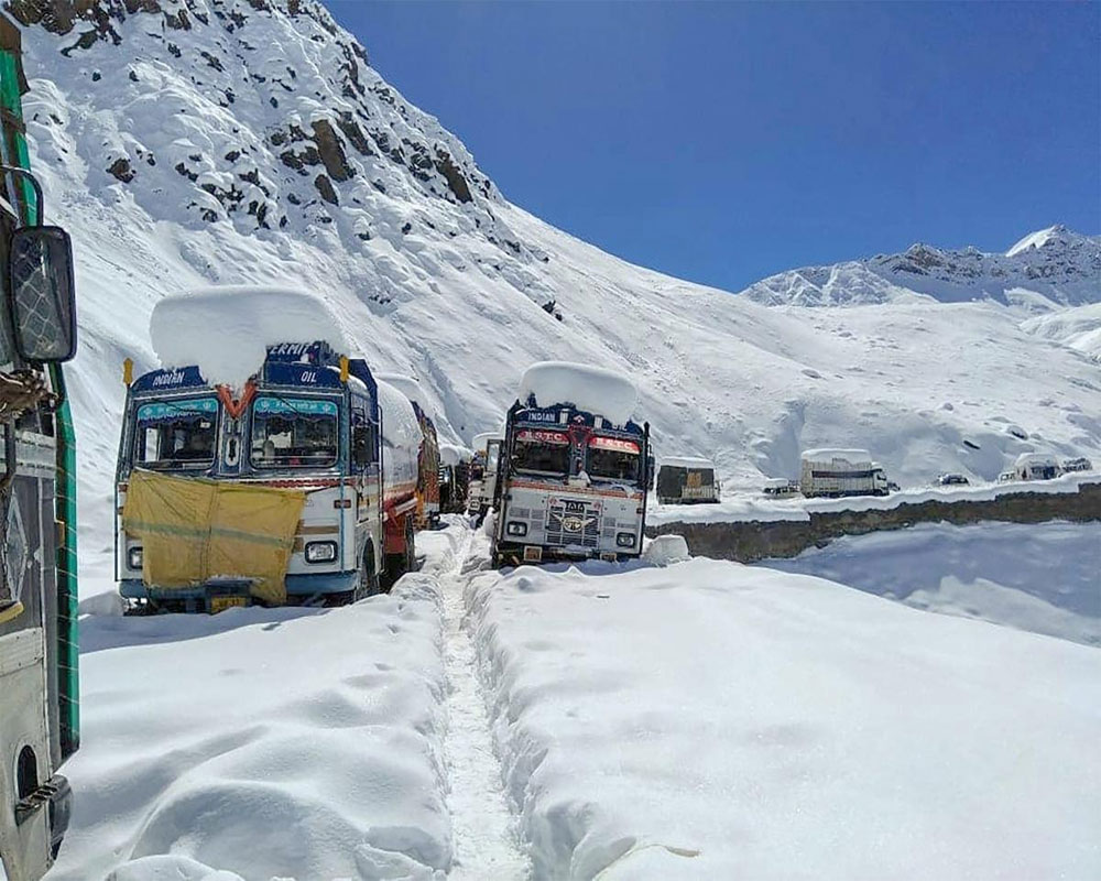 Srinagar experiences coldest Dec night in 3 decades, many water bodies  in Valley freeze