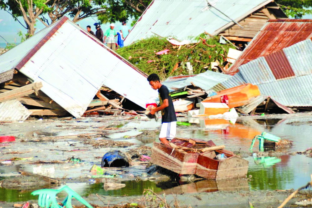 Tsunami takes 400 lives in Indonesia