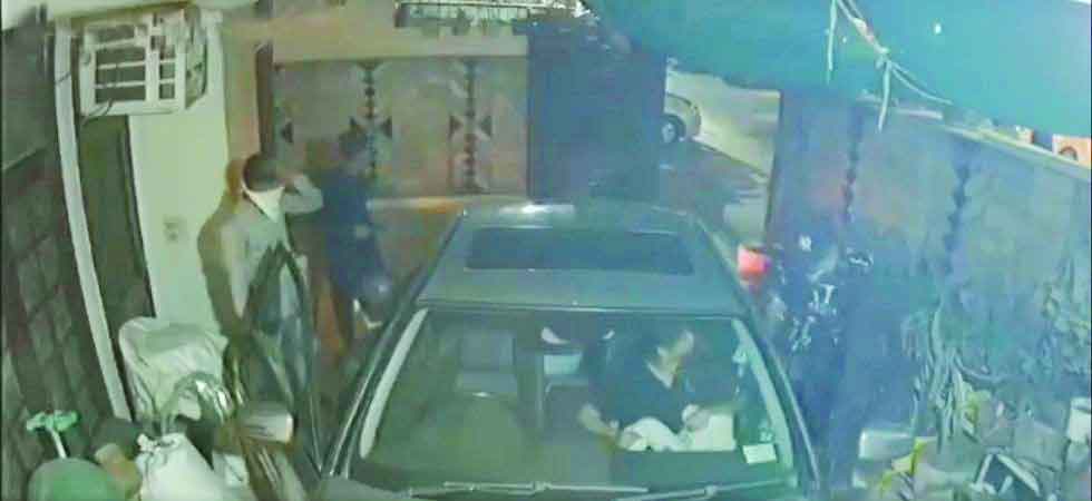 3 men follow car, rob family at Model Town house parking