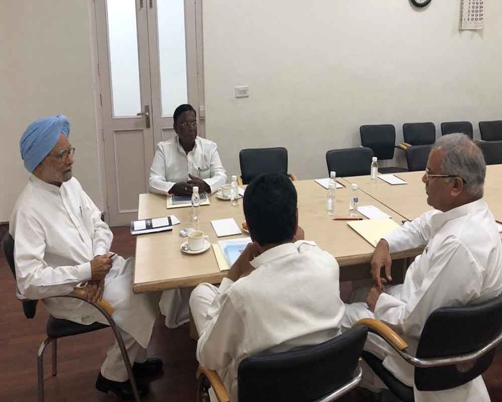 Congress CMs consult Manmohan Singh over issues to be raised at Niti Aayog meet