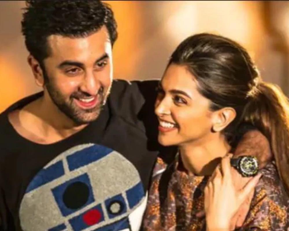 Deepika, Ranbir Kapoor Share Hugs, Goodbye Kisses