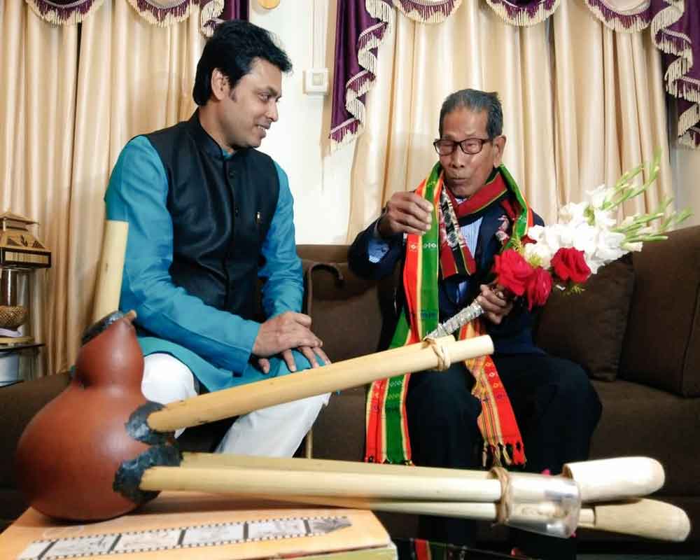 Defying poverty, Tripura tribal artist gets Padma Shri for promoting rare musical instrument