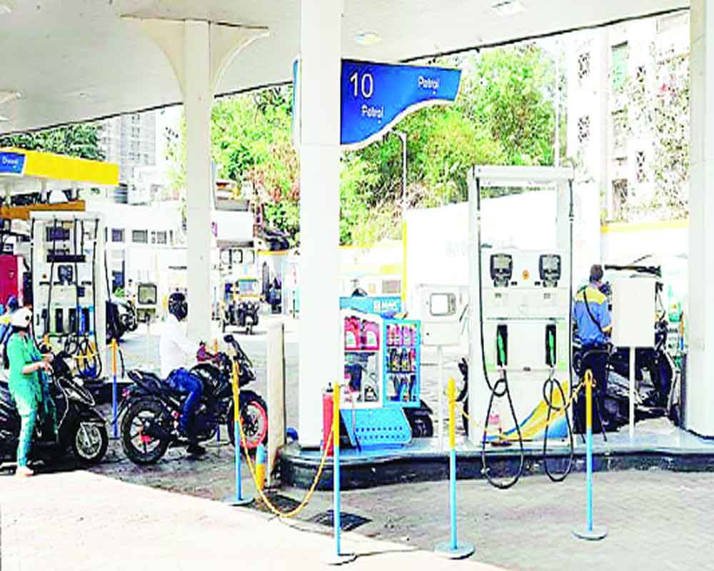 Govt eases rules for setting up petrol pumps