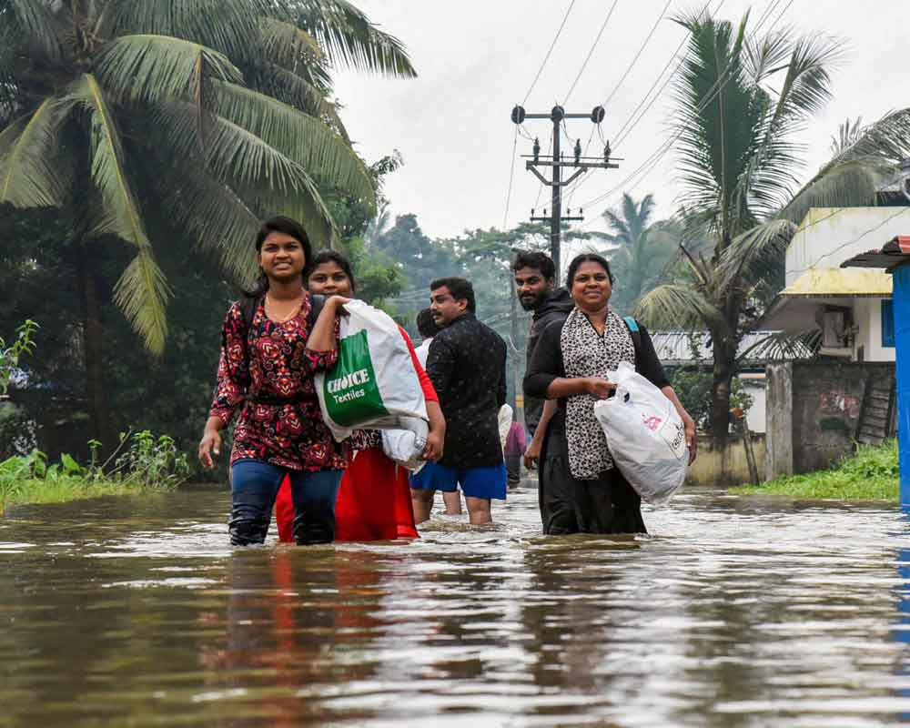 Heavy rains in Kerala claim 42 lives, over one lakh in relief camps