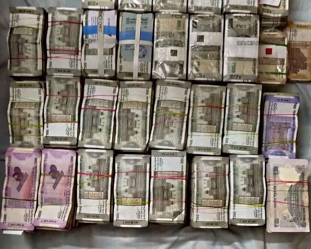 I-T Dept seizes Rs 5 cr cash in raids against former K'taka Dy CM, others