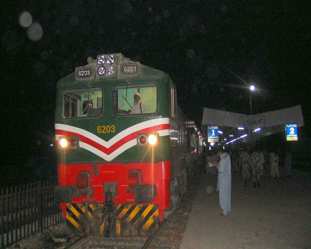 India suspends Thar Link Express