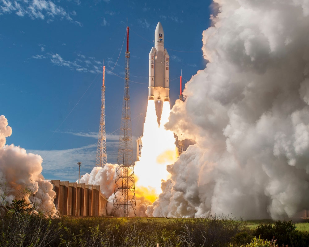 Вертикальный старт ракеты. Ракета, несущая ветку мира. Ferry Tayle | Europe Space Port, French Guiana.