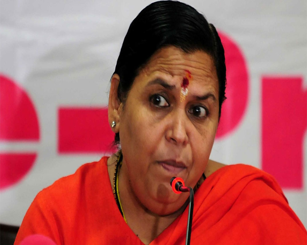 It is for Advani to clear the 'mist': Uma Bharti