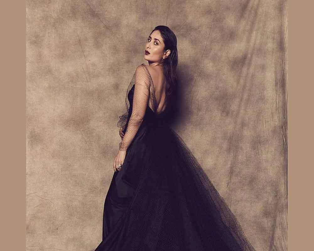 Kareena Kapoor Khan is beauty in black at Lakme Fashion Week W/F Grand