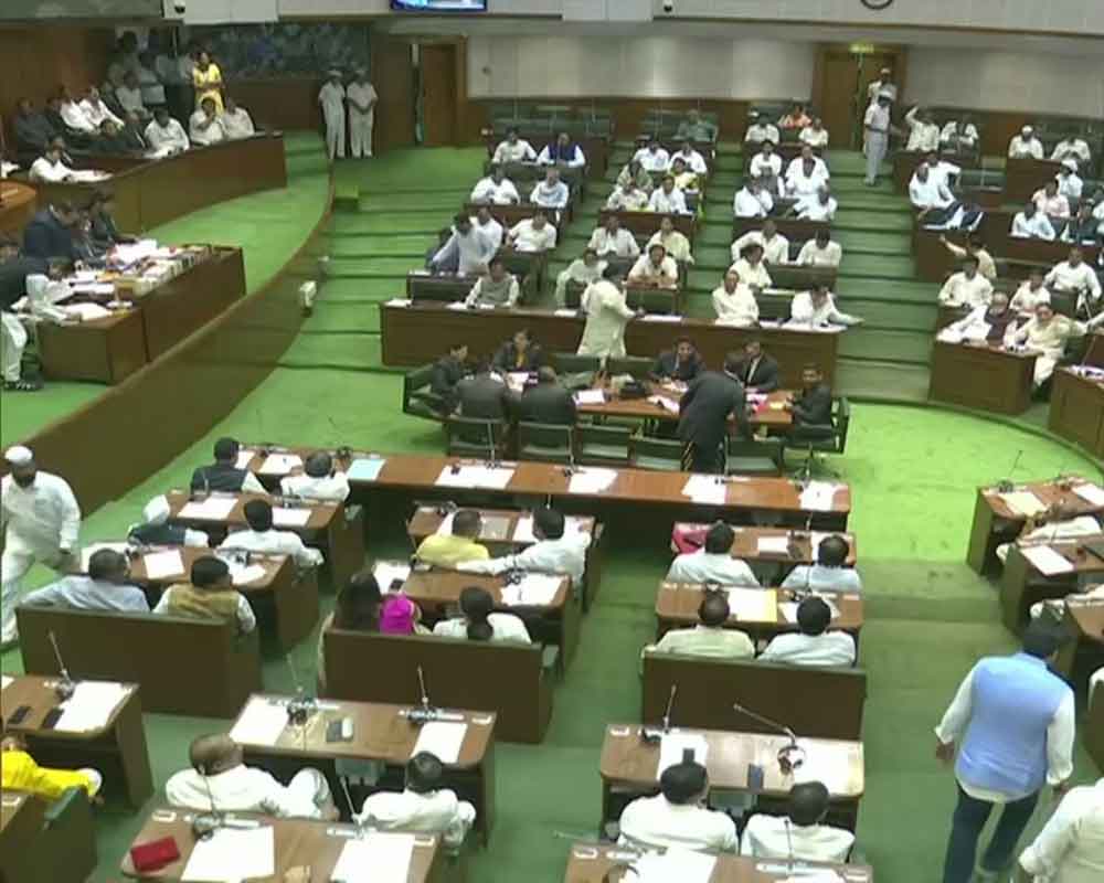 Maha Assembly members take oath sans CM's swearing-in