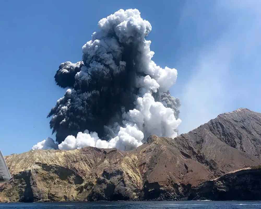 NZ calls off search for two missing in volcano eruption