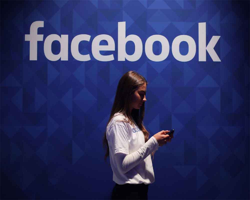 Outage hits Facebook services worldwide