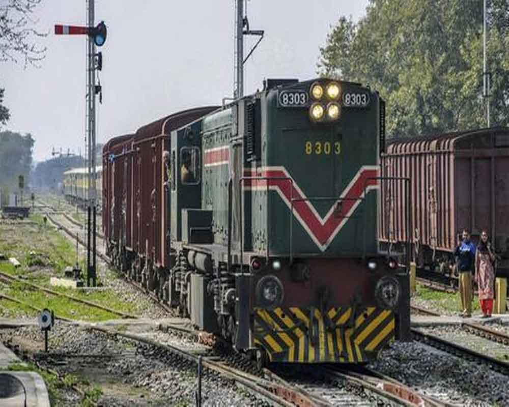 Pakistan closes Samjhauta Express train service with India