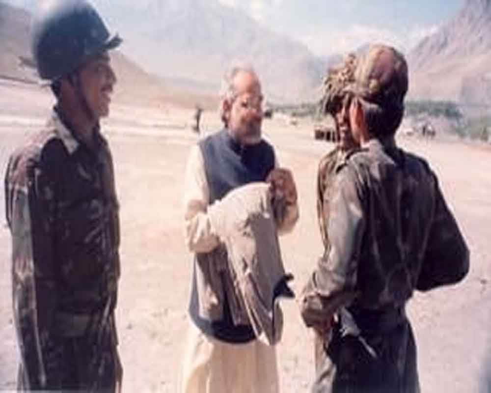 PM shares pictures of visit to Kargil during war