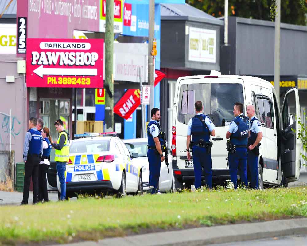 Racist ultra kills 49 in NZ mosques