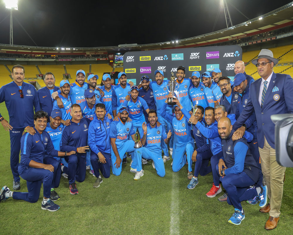 Rayudu, Pandya power India to 35-run win in fifth ODI