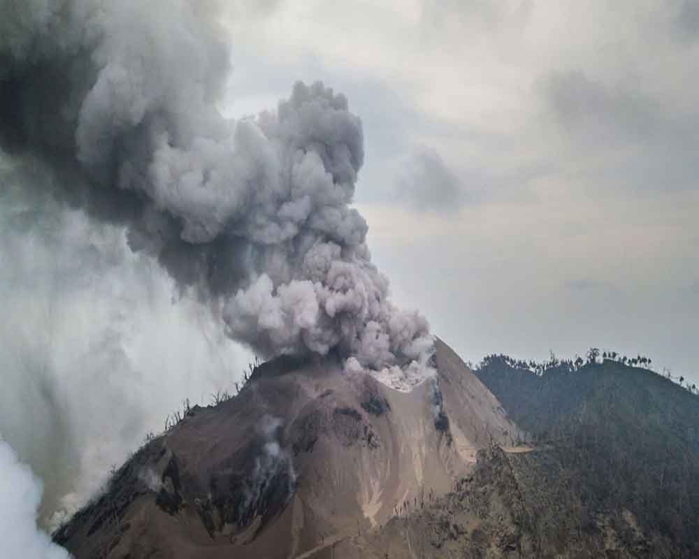 Residents flee after Papua New Guinea volcano erupts