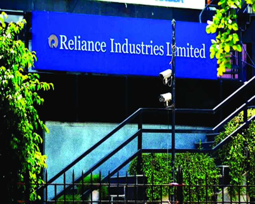 RIL becomes first company to hit Rs 9L cr m-cap mark