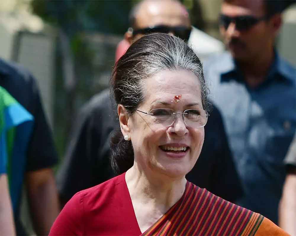 Sonia Gandhi meets D K Shivakumar in Tihar jail