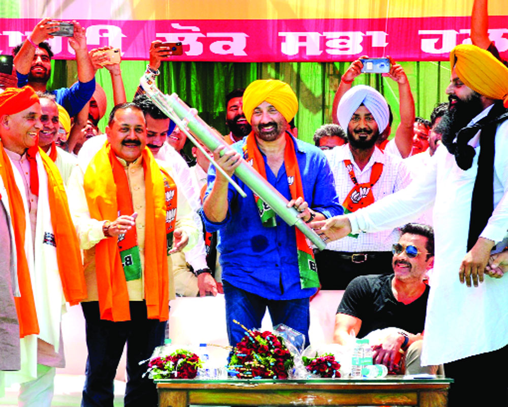 Sunny pledges ‘Dhai kilo ka haath’ to Gurdaspur