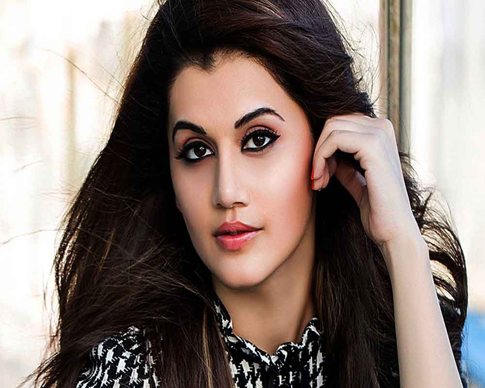 Taapsee wants to learn pole dancing from Jacqueline