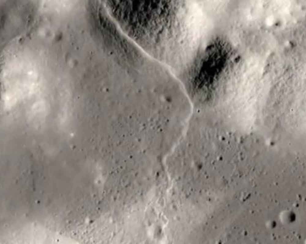 Shrinking Moon generating lunar quakes