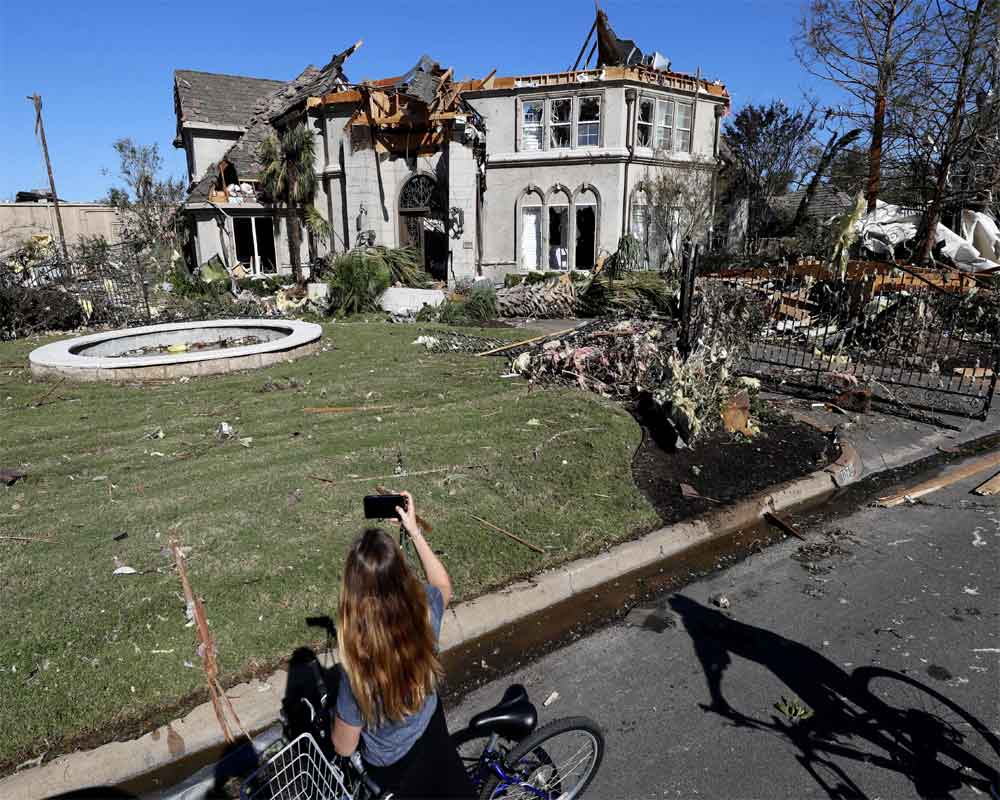 Tornado slams Dallas