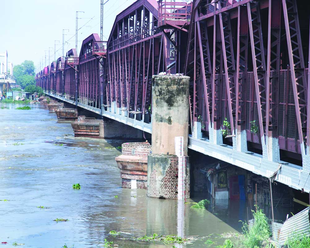 Yamuna breaches danger mark