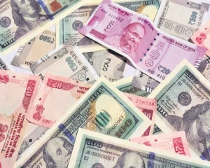 Rupee rises 15 paise to 69.72 vs USD in early trade