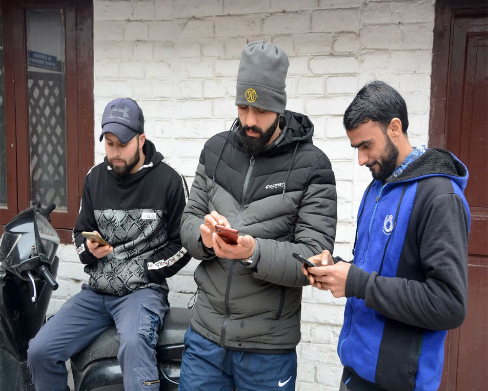 2G internet services restored in 8 of Kashmir's 10 districts